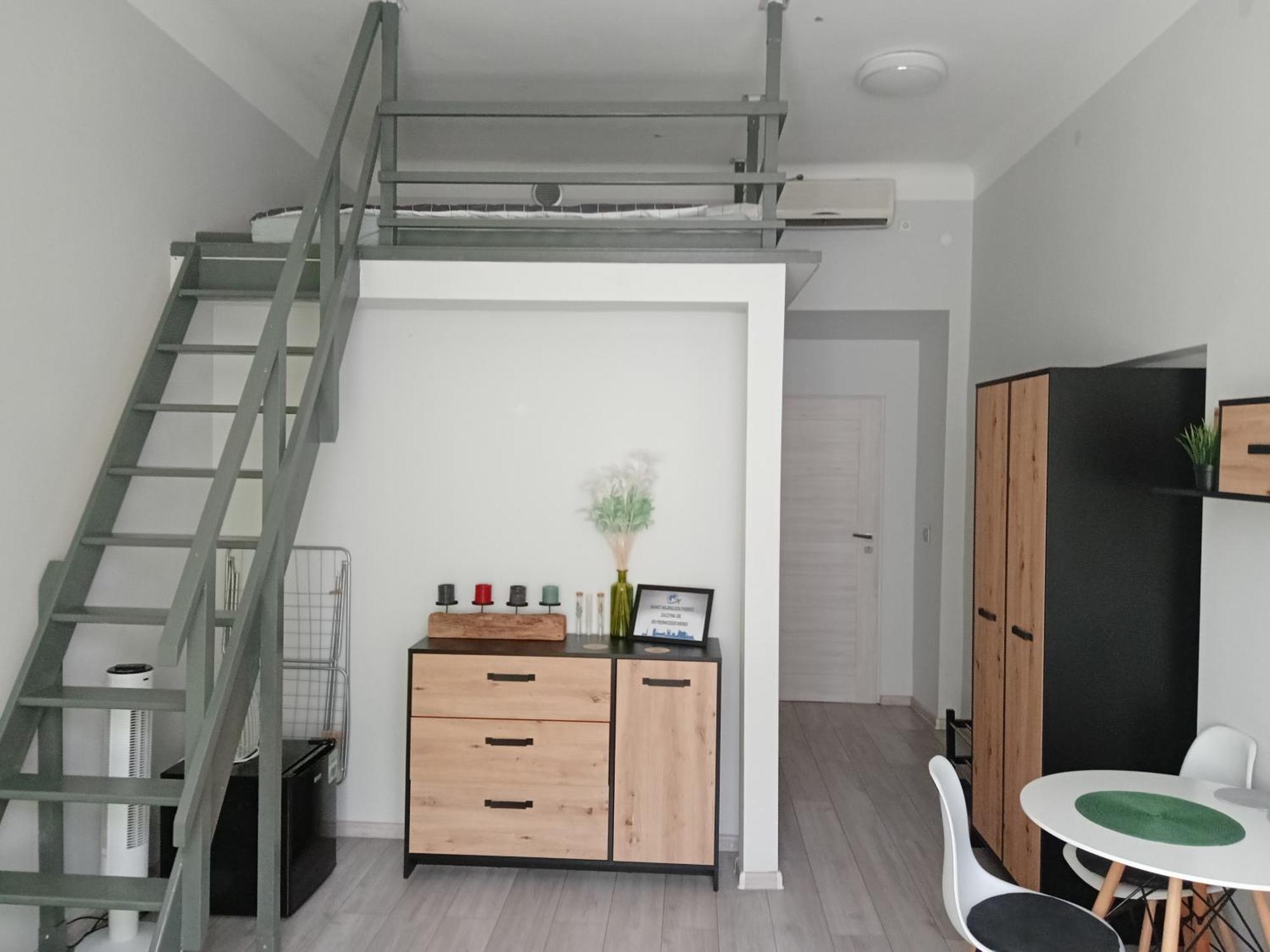 Discover Cracow Aparthostel Красков Екстериор снимка